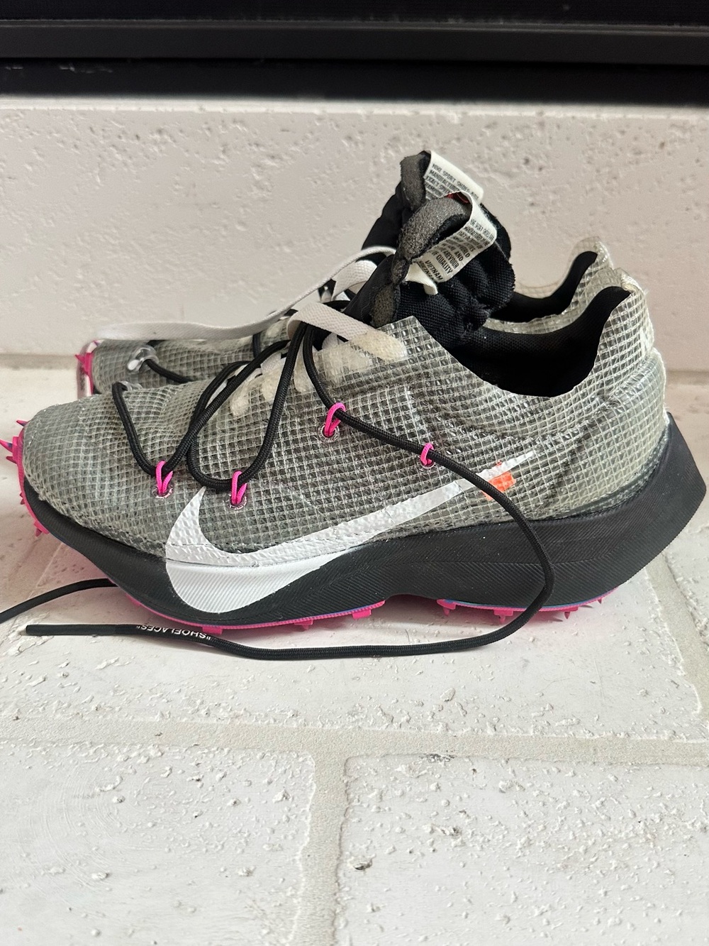 Nike Vapor Street x Off White - Black Laser Fuschia